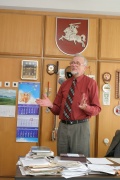Jonas Švoba kalba redakcijos darbuotojų susirinkime.   Klaudijaus Driskiaus nuotrauka